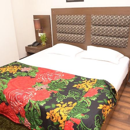 Hotel Pace Gurgaon Exterior photo