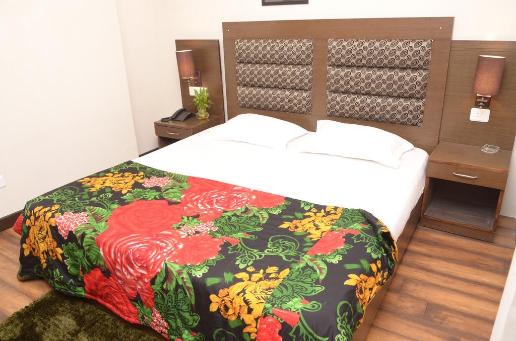 Hotel Pace Gurgaon Exterior photo