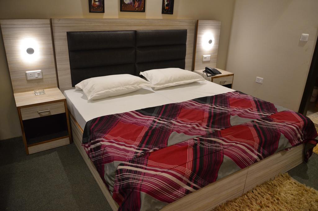 Hotel Pace Gurgaon Room photo