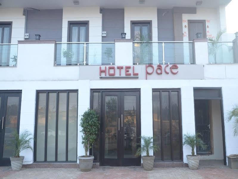 Hotel Pace Gurgaon Exterior photo