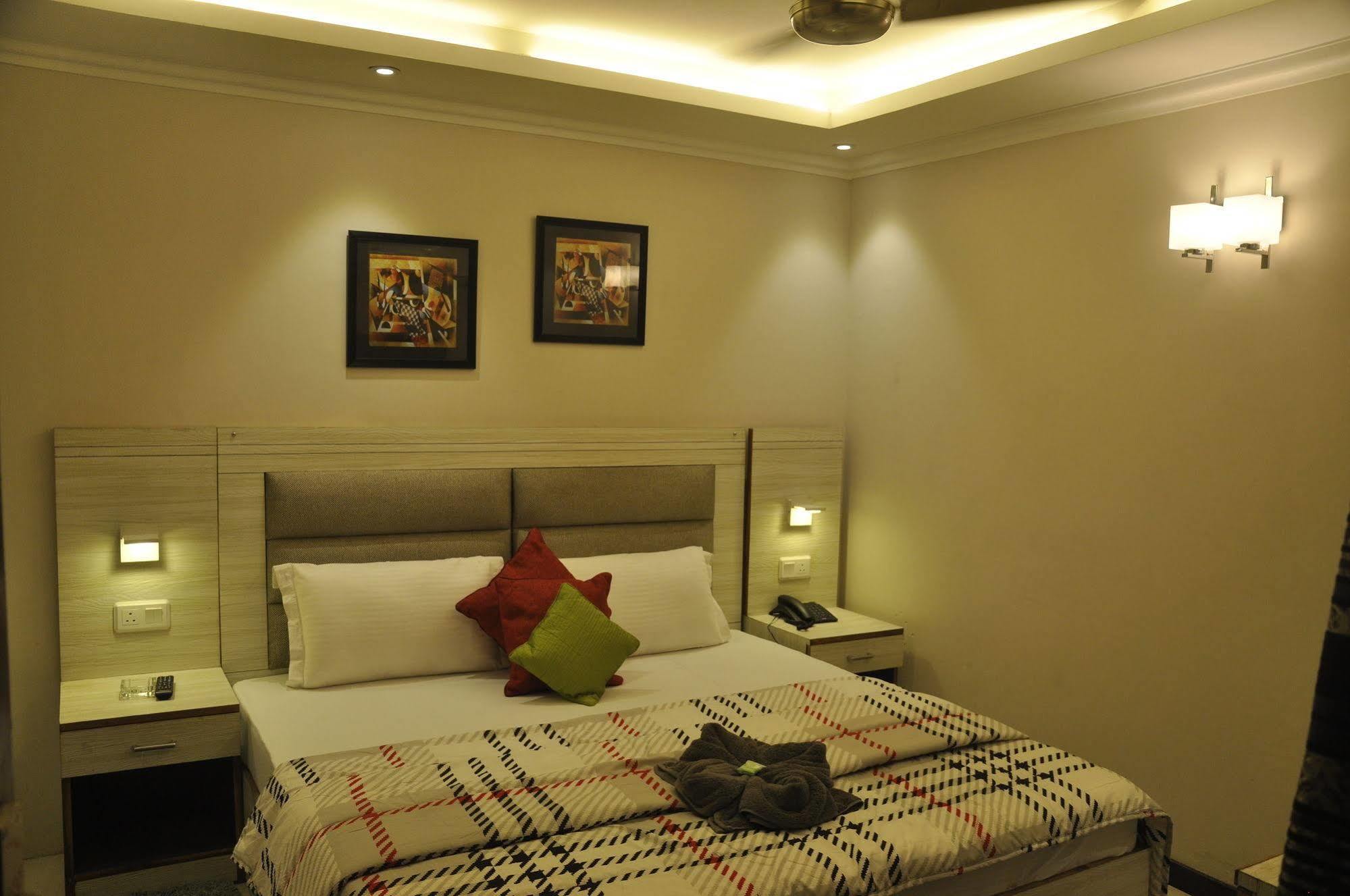 Hotel Pace Gurgaon Exterior photo