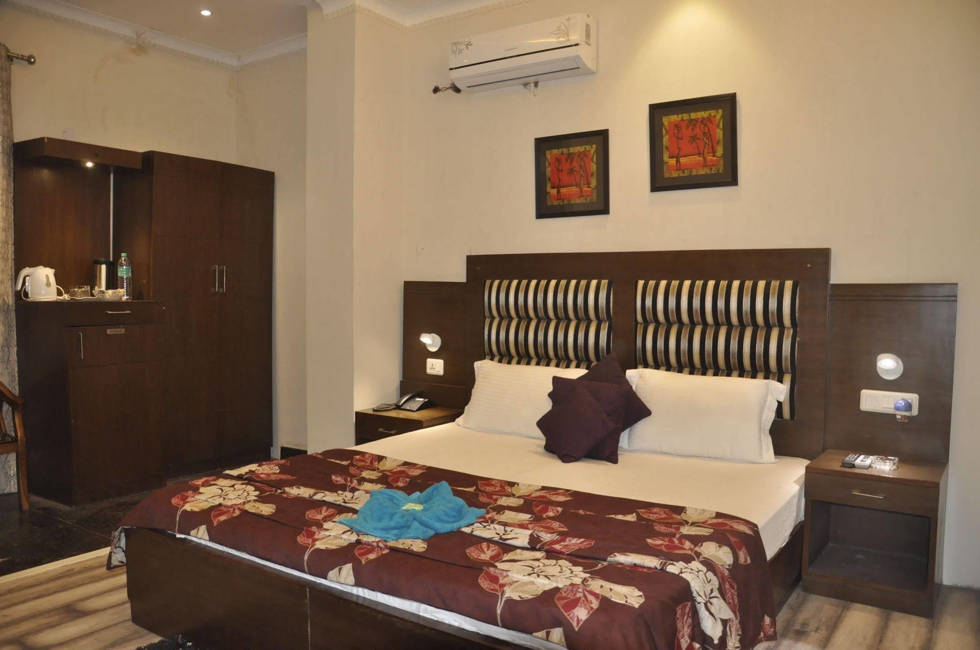 Hotel Pace Gurgaon Exterior photo