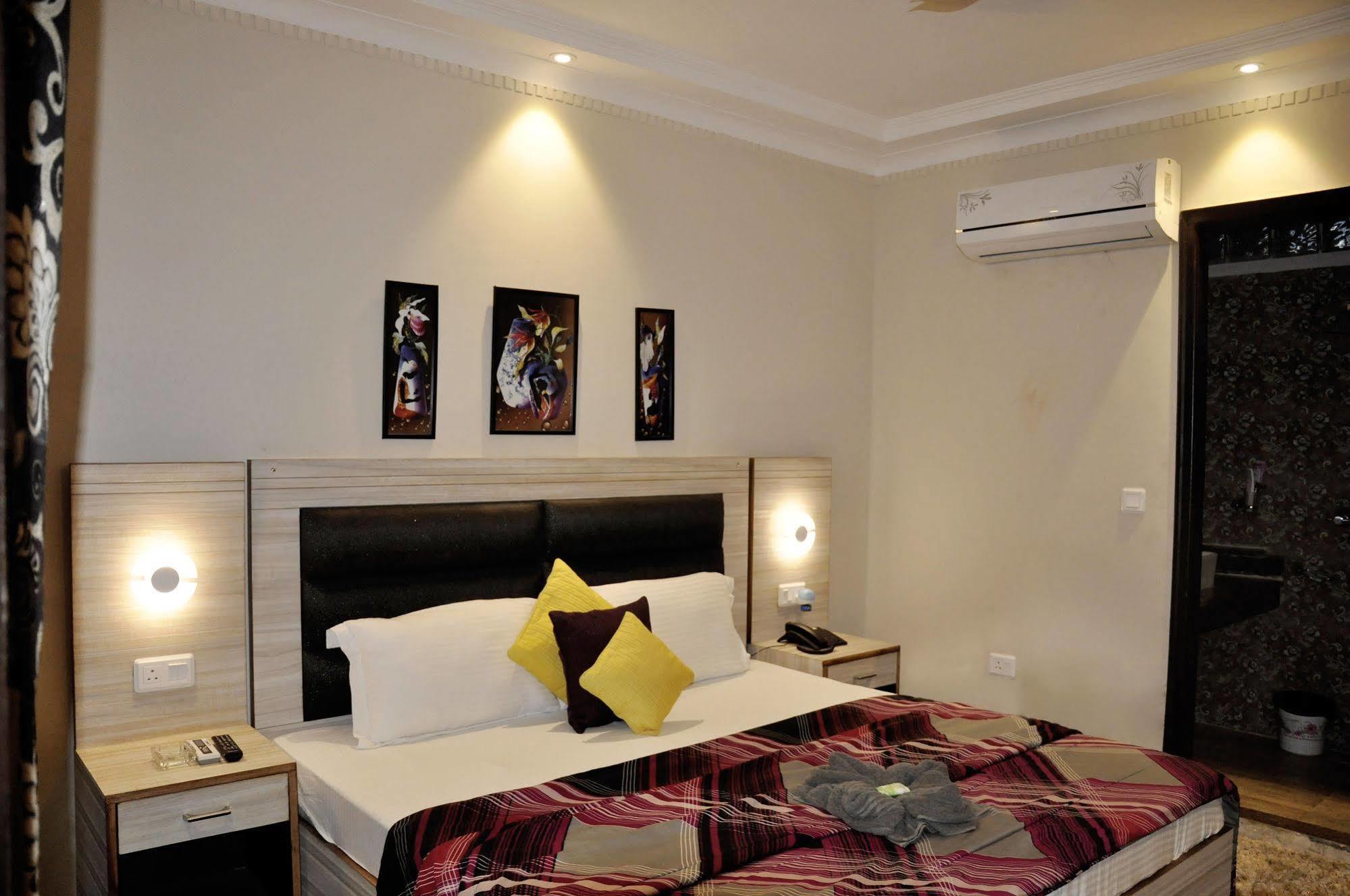 Hotel Pace Gurgaon Exterior photo