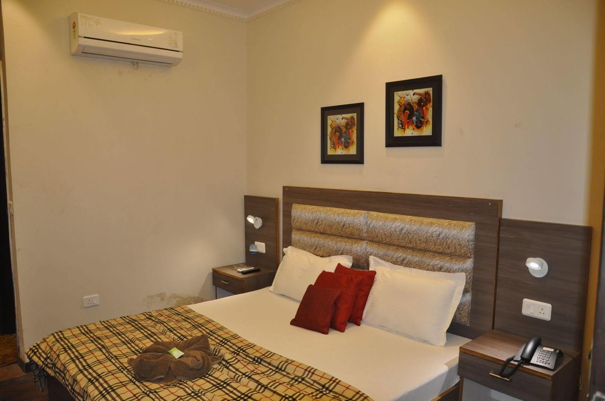 Hotel Pace Gurgaon Exterior photo