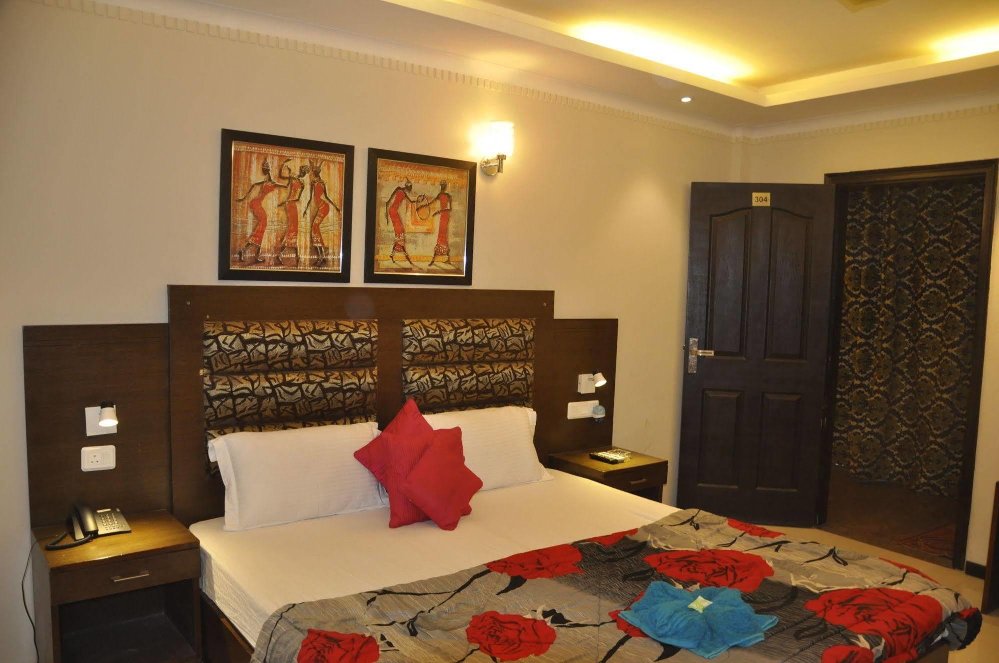 Hotel Pace Gurgaon Exterior photo