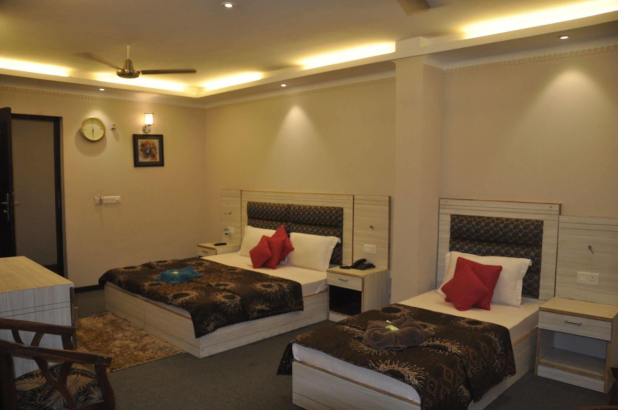 Hotel Pace Gurgaon Exterior photo
